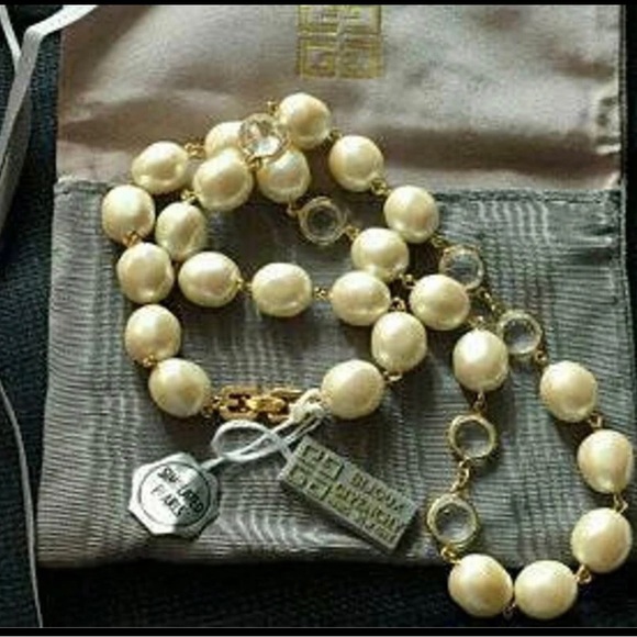 Givenchy - Picture 3 of 5